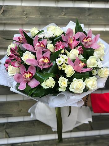 Букет цветов из: Розы и Хризантемы в Новоизобильном