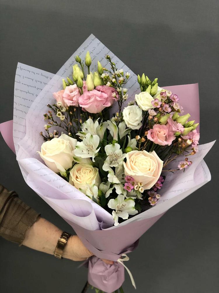 Букет цветов из: Альстромерии, Розы и Лизиантусы в Новоизобильном