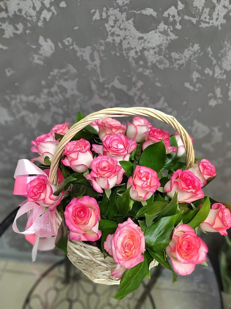Цветочная композиция из Розы в корзине в Новоизобильном