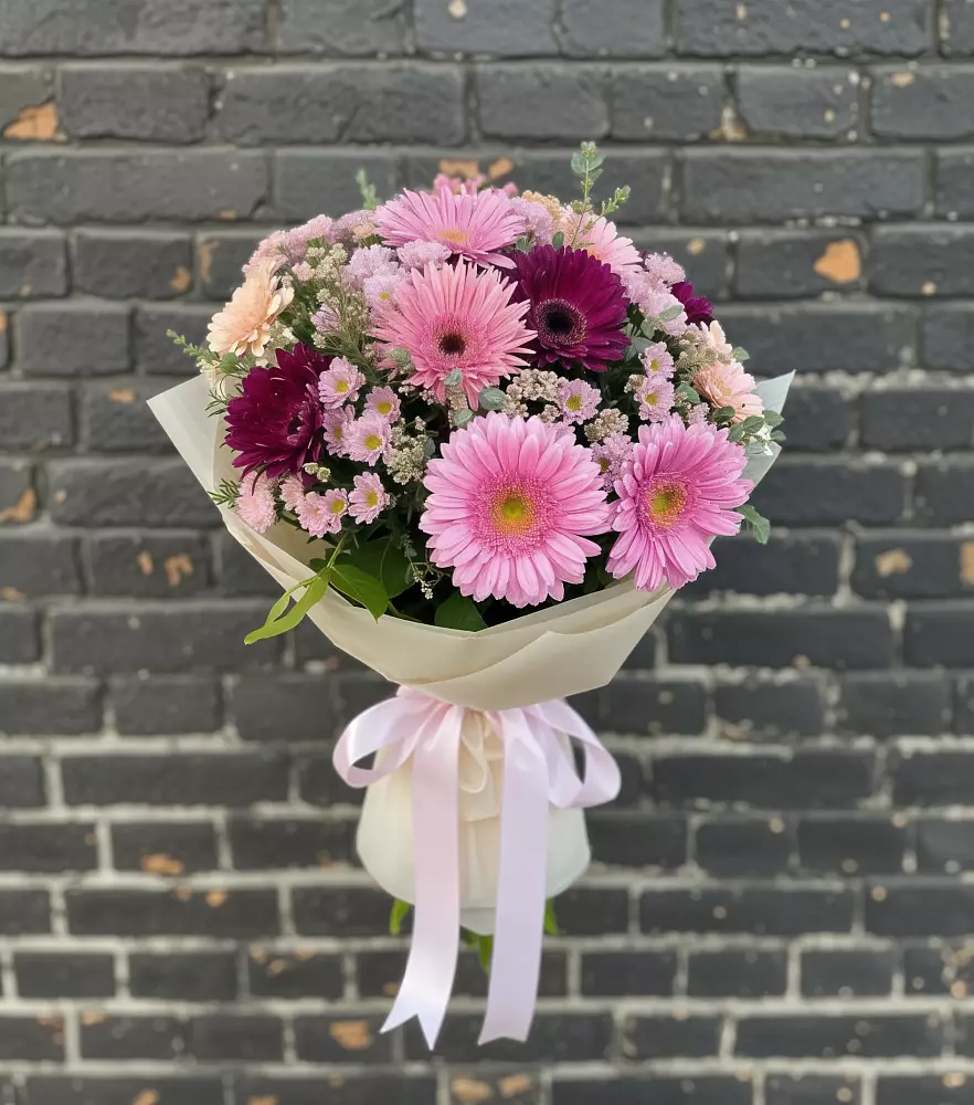 Букет цветов из: Герберы и Хризантемы в Новоизобильном