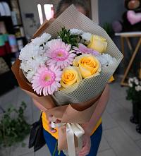 Букет цветов из:  Герберы, Розы и Хризантемы в Новоизобильном