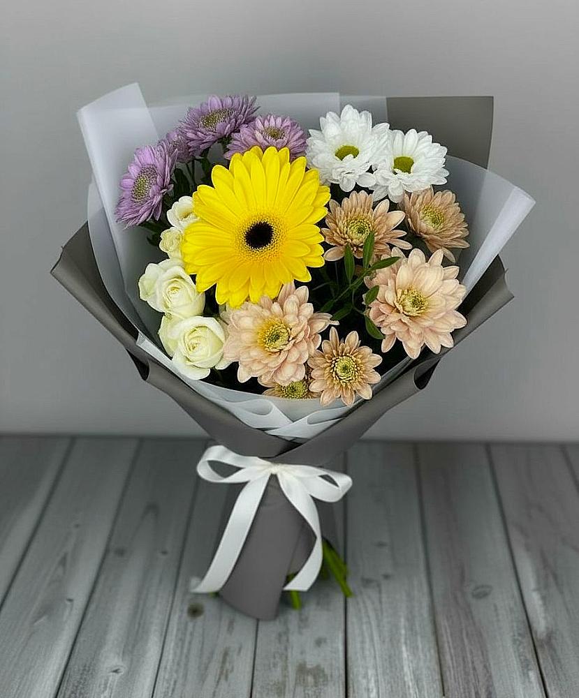 Букет цветов из: Розы, Герберы и Хризантемы в Новоизобильном