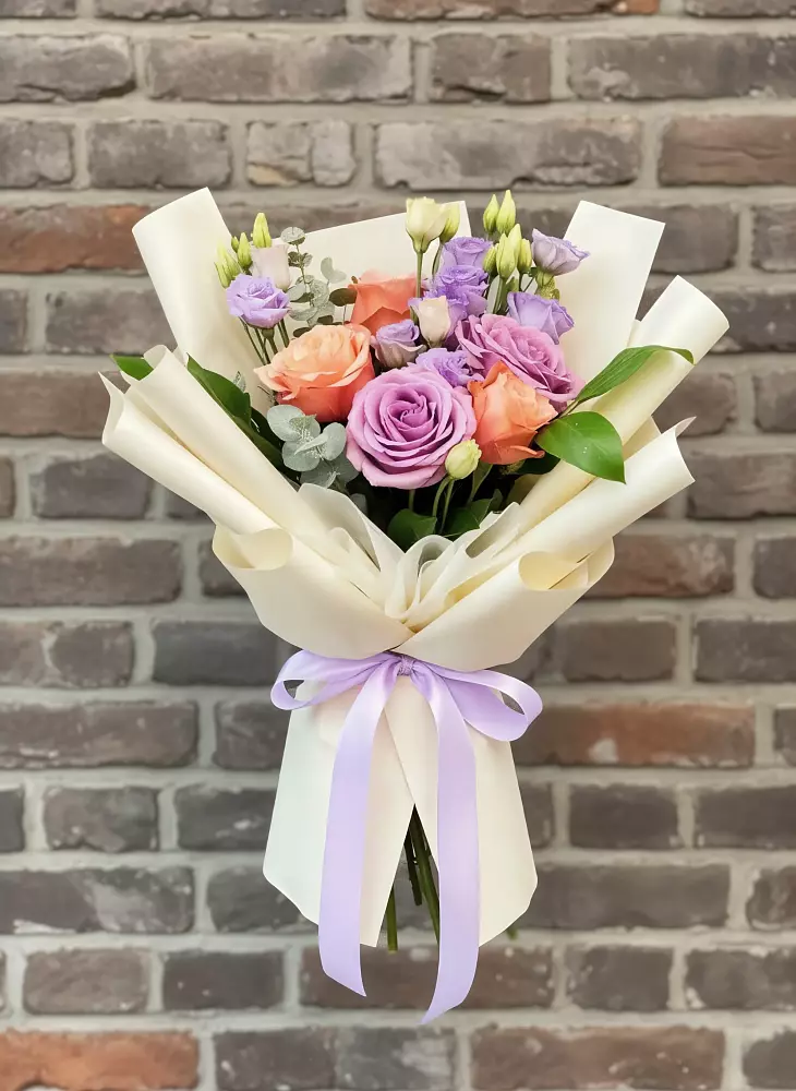 Букет цветов из: Лизиантусы и Розы в Новоизобильном