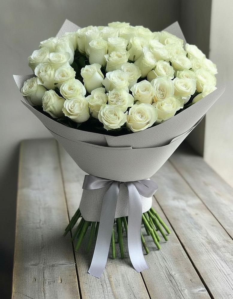 Букет 35 Белых роз в Новоизобильном