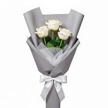 Букет 3 белые розы в Новоизобильном