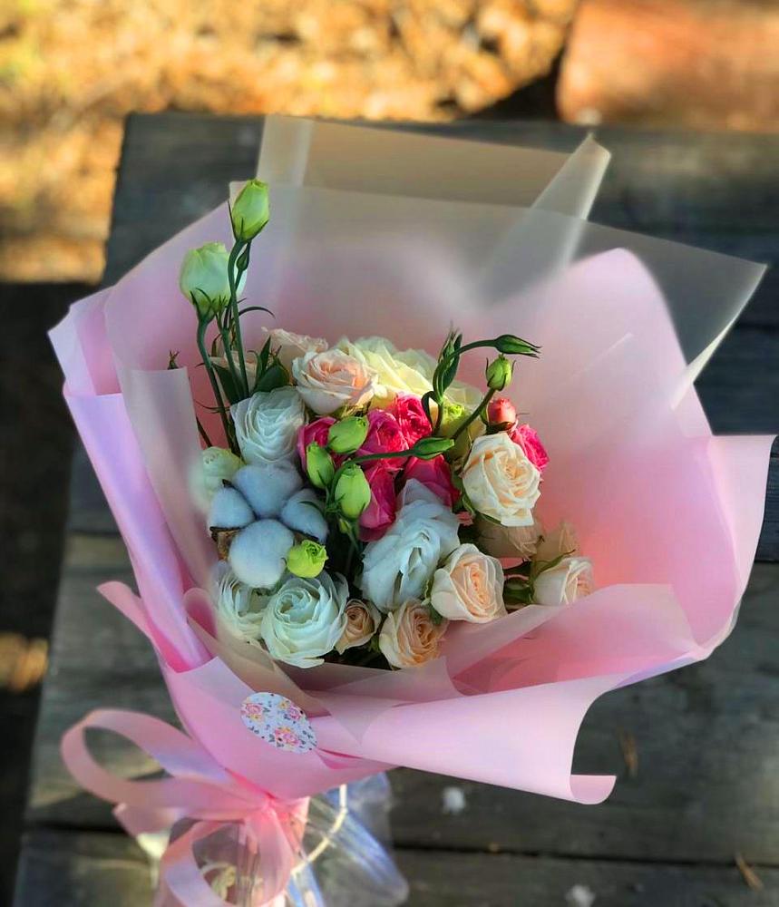 Букет цветов из: Розы и Лизиантусы в Новоизобильном