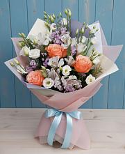 Букет цветов из:  Лизиантусы, Розы, Альстромерии и Гипсофила в Новоизобильном