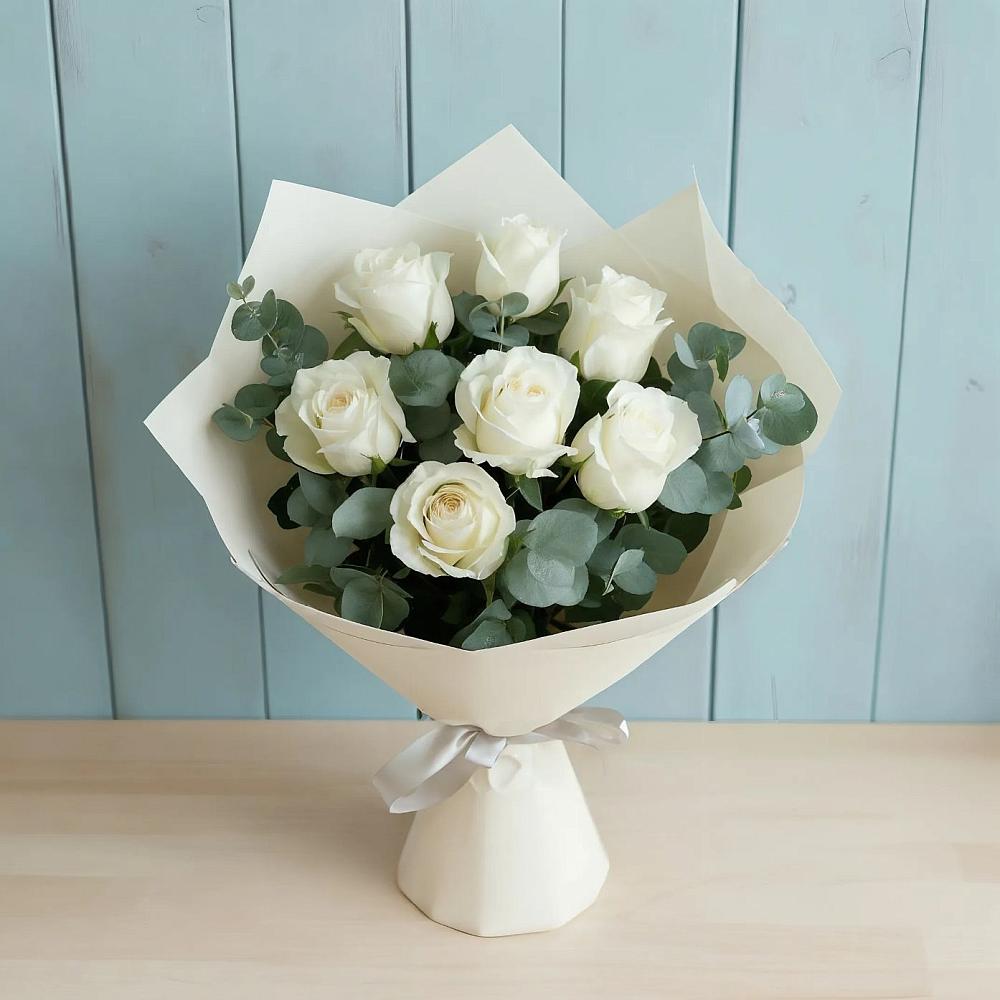 Букет Белые розы в Эвкалипте в Новоизобильном