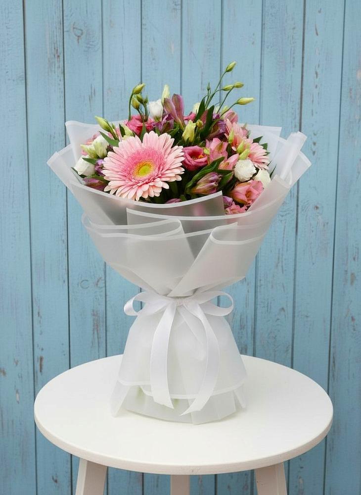 Букет цветов из: Герберы, Альстромерии и Лизиантусы в Новоизобильном