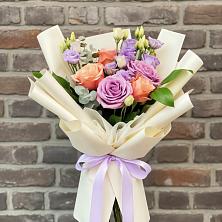 Букет цветов из:  Лизиантусы и Розы в Новоизобильном