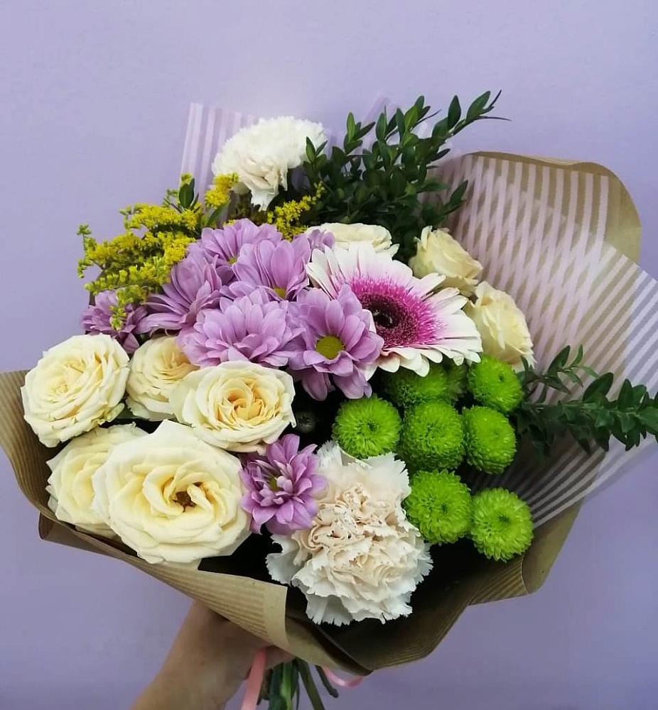 Букет цветов из: Хризантемы, Розы, Гвоздики и Герберы в Новоизобильном