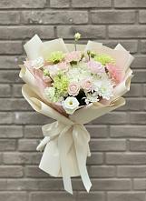 Букет цветов из:  Гвоздики, Розы, Лизиантусы и Хризантемы #REPLACE_PRED# Новоизобильном