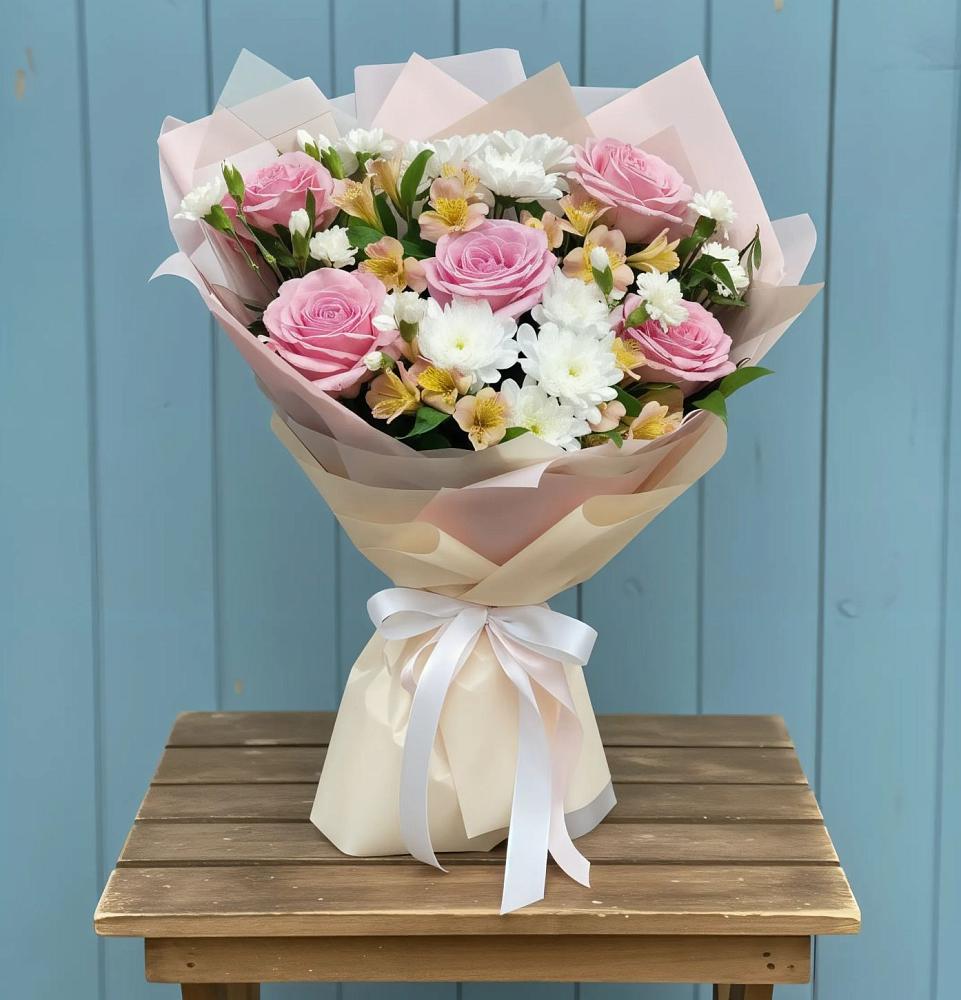 Букет цветов из: Гвоздики, Орхидеи и Розы в Новоизобильном