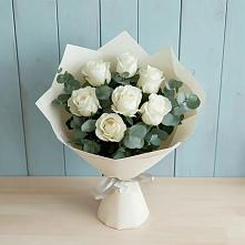 Букет Белые розы в Эвкалипте в Новоизобильном