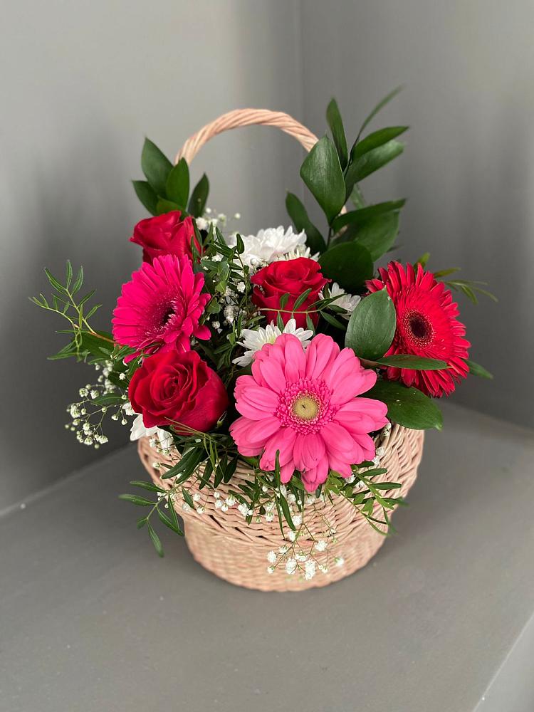 Цветочная композиция из Розы, Хризантемы и Герберы в корзине в Новоизобильном