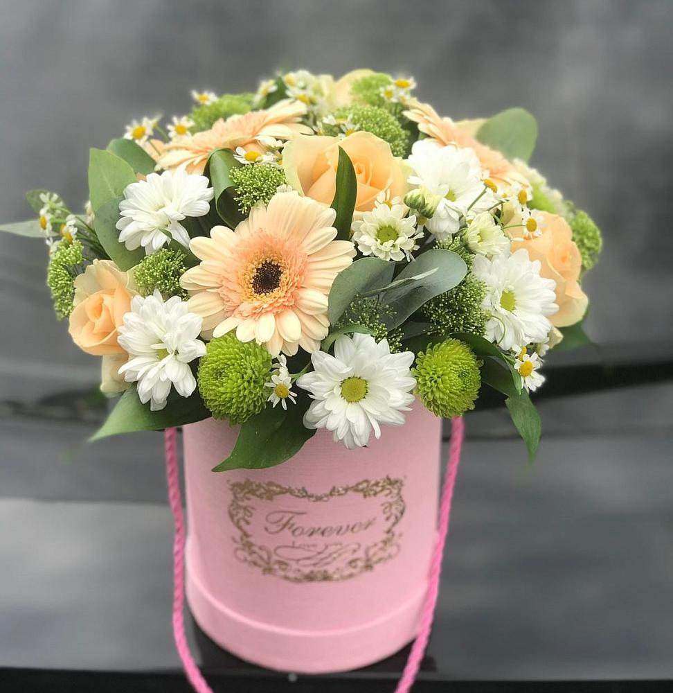 Цветочная композиция из Розы, Герберы и Хризантемы в шляпной коробке в Новоизобильном