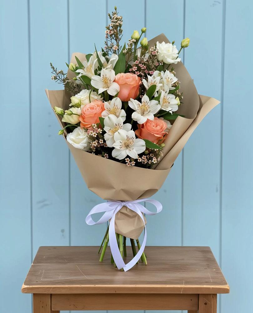 Букет цветов из: Альстромерии, Лизиантусы, Розы и Хризантемы в Новоизобильном