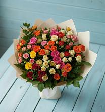 Букет Микс из разноцветных кустовых роз в Новоизобильном